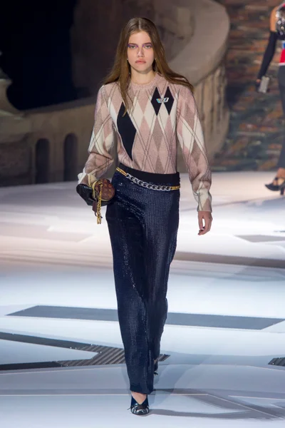 Look 44